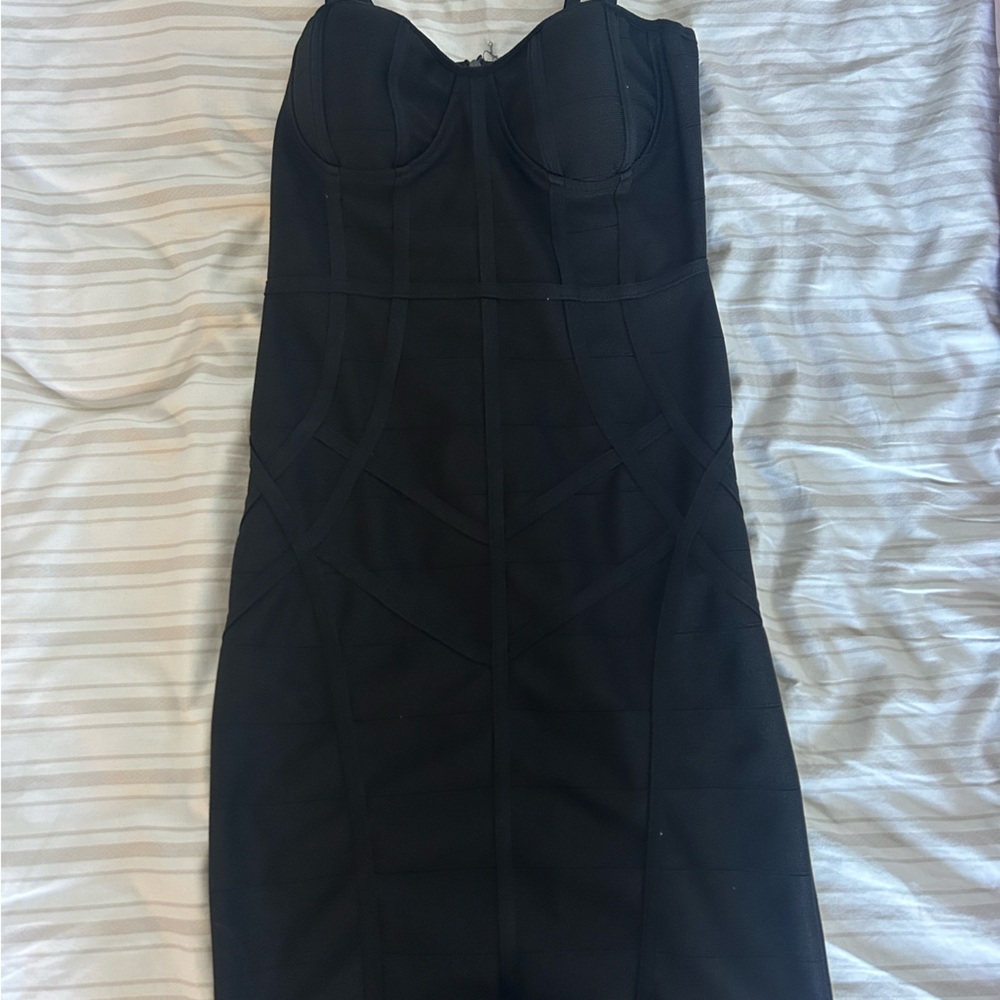black bodycon dress